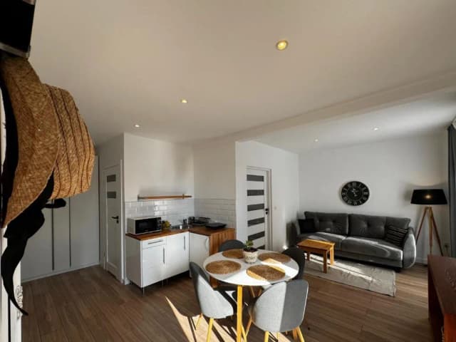 Koliber Karwia: Wygodne noclegi blisko plaży i morza Koliber Karwia: Wygodne noclegi blisko plaży i morza